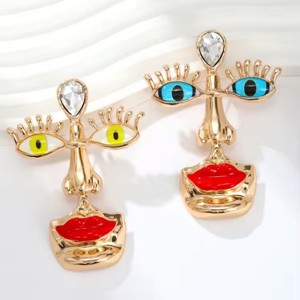 Abstract Face Brooch with Red Lips and Yellow Eyes - Picture 8 of 11